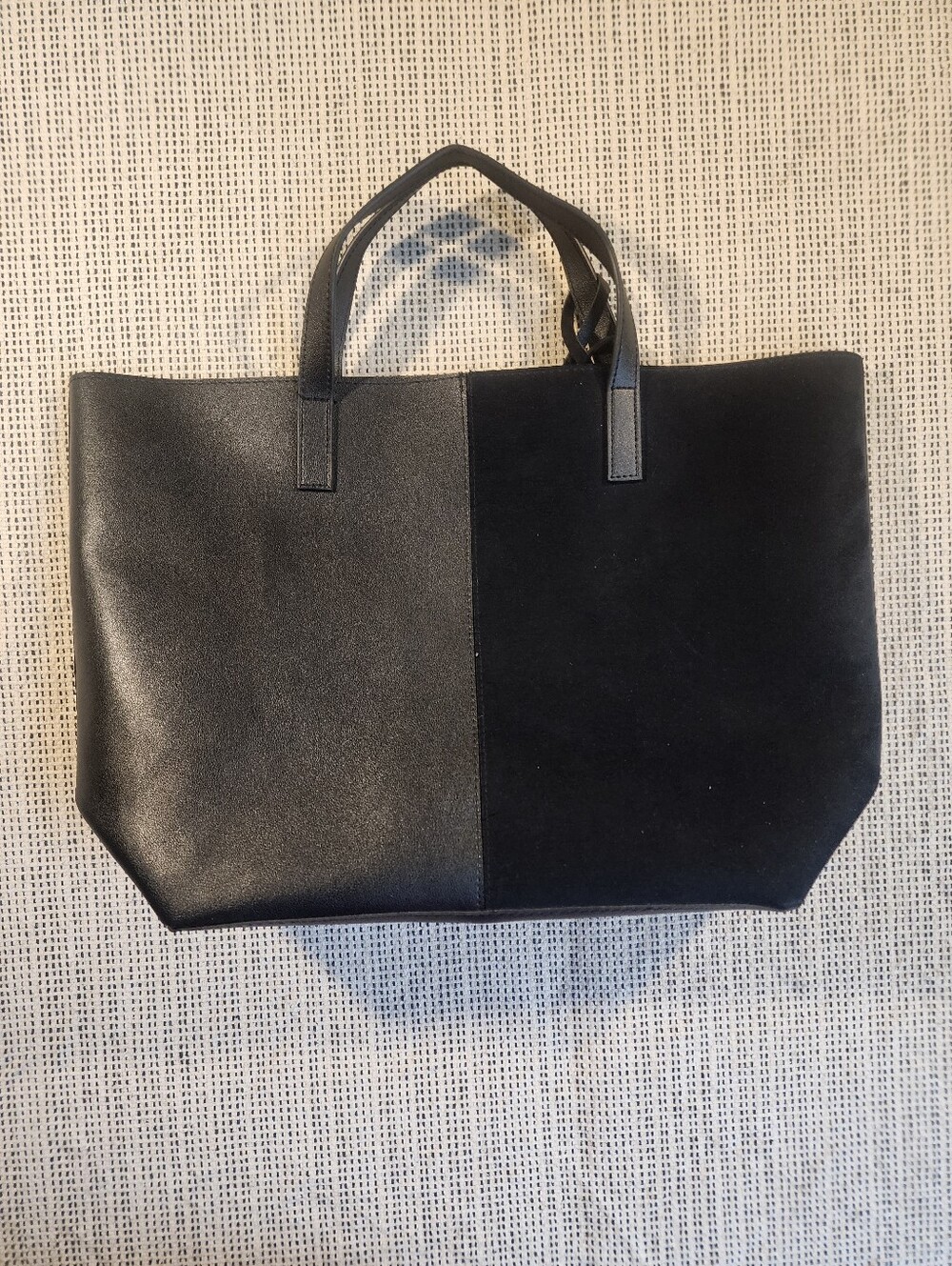 DKNY Donna Karan New York Black Women’s Handbag / Purse